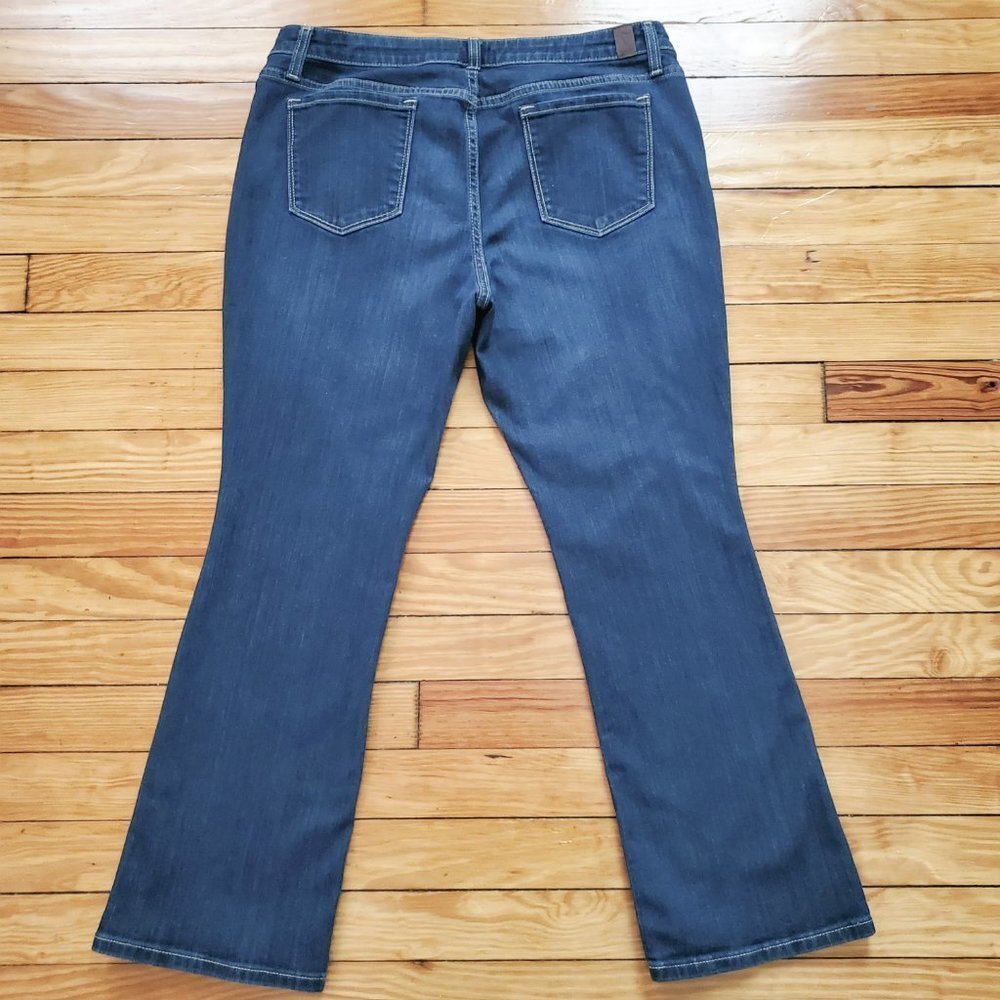 Simply Vera Vera Wang SVVW Mid Rise Boot Cut Jeans Dark Wash Sz 14PS - Picture 3 of 9